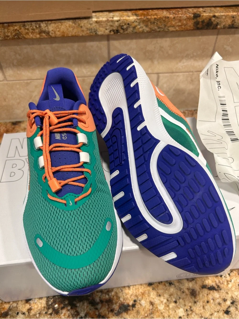 Nike Womens Green & Orange Running Shoes - New with box - Picture 3 of 5